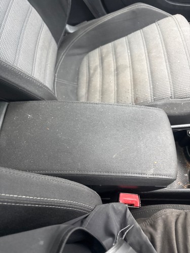 Centre console armrest - centre,